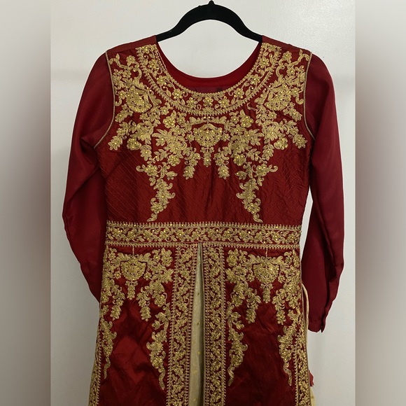 Maroon and gold Indian shalwar - Picture 5 of 5